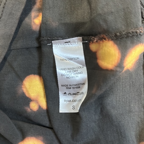 Like Love Creep it Real peace skeleton hand Tee S - Picture 9 of 11